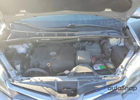 2019 Toyota Sienna Xle z USA, uszkodzony, nr VIN 5TDDZ3DC9KS211775